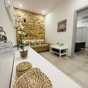Nel Vicolo Della Chiesa Del Carmine Noto